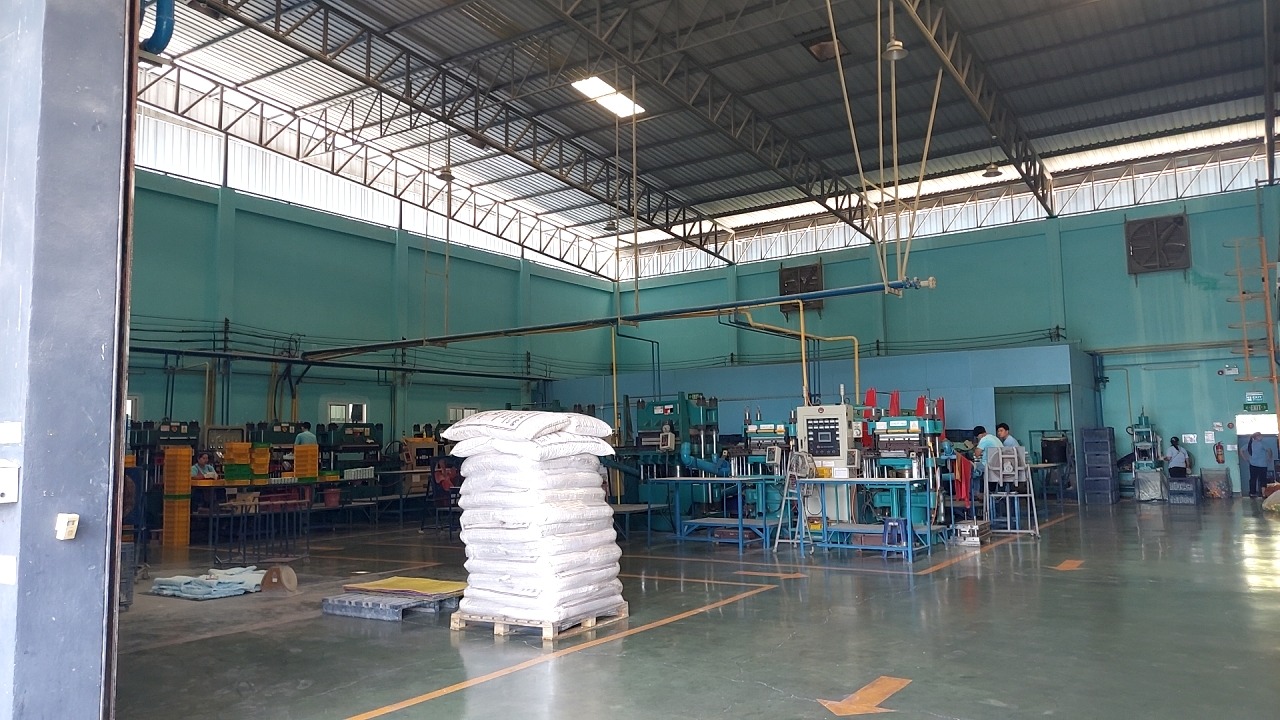 Rubber ball testing equipment